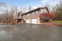 Paradise Pocono - Ultimate Arcade, Salt Pool and Hot Tub - Sleeps 14