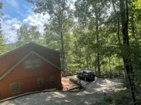 Charming 2-bedroom cabin with WiFi in the the Smokey Mountains - 3-Star
