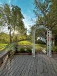 Vintage kitsch 70s/80s themed house with indoor pool and backyard creek - Wifi