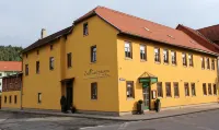 Zum Ginkgobaum - parking