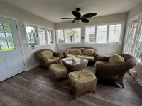 Charming 4-Bedroom Cottage on Fabulous Diamond Lake! Just Remodeled! WiFi & AC
