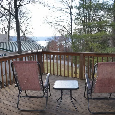 Lake Lover's Paradise! 3 Bed/2 Bath, Walk to Lake on Lake Cumberland!