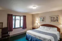Econo Lodge - balcony