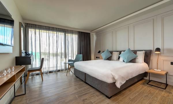 Land's End, Boutique Hotel