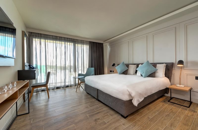 Land's End, Boutique Hotel