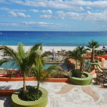 Villa De Cortez Condo!  Beachfront, Sunrises, Fishing and Pickleball await!