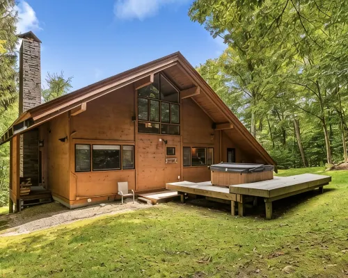 Charming 4-bedroom Ski house in Stratton with Shuttle or walk to slope. Hotels in Stratton Mountain