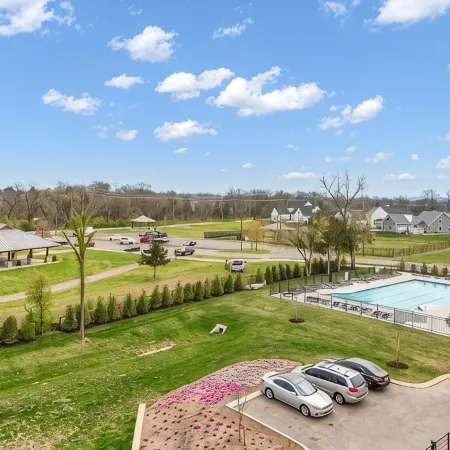 Luxury Massive Townhome, Pool, Elevator, Amenities
