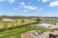 Luxury Massive Townhome, Pool, Elevator, Amenities - 4-Star