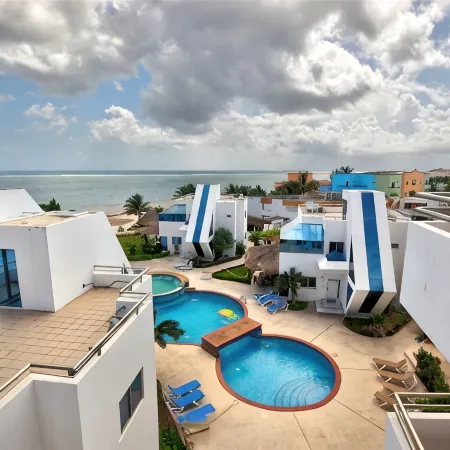 Oceanfront Luxury Townhome Condo Wifi 3 Smart TV'S Pool & Spa
