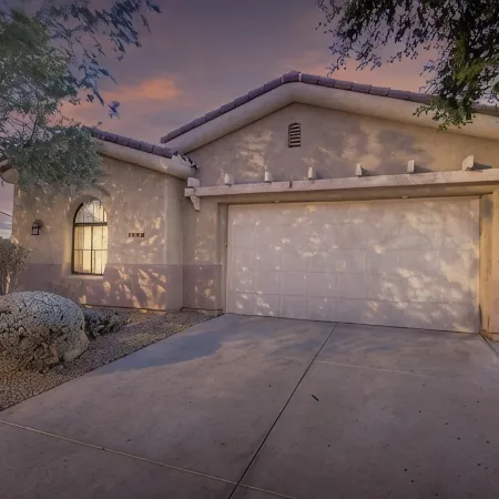 Beautiful quiet AZ getaway with heated pool, pool table, 2 king beds+ STR0000361