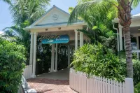 3 bedroom 2 bath Ocean front condo on marina with opt boat slip. - piscina