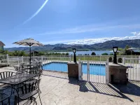 5Br/4BA Osoyoos Lakeview Villa: Pool, Game Room,  Pizza Oven, Huge Yard Sunroom!