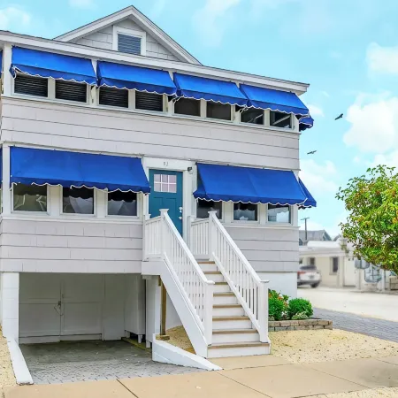 Normandy Beach Getaway! Spacious 2-Family Home. Perfect for Families & Friends