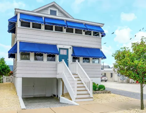 Normandy Beach Getaway! Spacious 2-Family Home. Perfect for Families & Friends