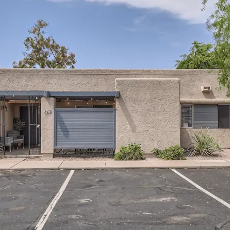 Cool & Comfy Tempe Townhome - Walk to Sloan Park, min to ASU, Town Lake or Mill!