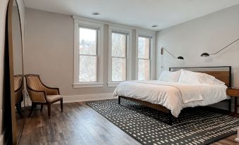 Historic & Modern! Walk to Restaurants, Moccasin Springs + Huge Suite w/ Kitchen