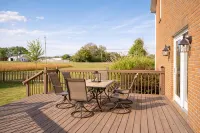 Near Dave Chappelle's Summer Camp. Sleeps 14+Hot Tub - 3-Star