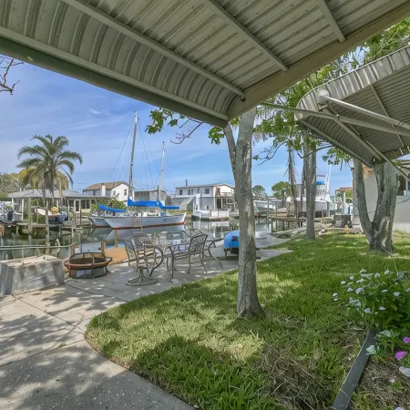 3 BR 2 Bath Salt Air Retreat on Deep Water Canal Minutes to the Gulf
