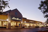 Super 8 by Wyndham Gilroy