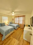 NEW Gorgeous Sunshine-Up 6 Guests-Private Backyard - 3-Star