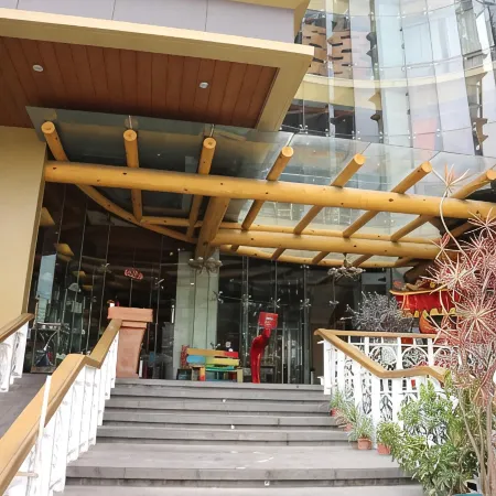 Paragon Hotel and Suites