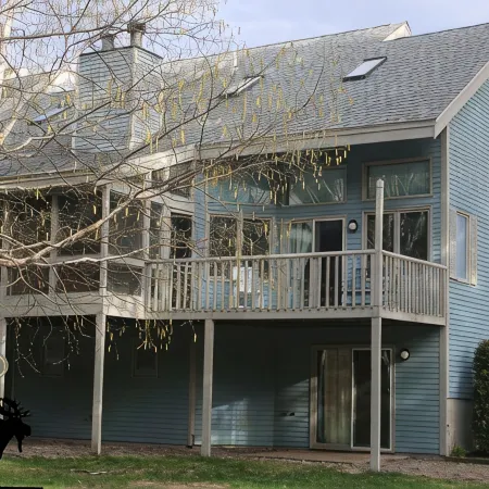 Large Family Townhome, AC, Great WiFi, Pool, Game Room, Grill, & Screened Porch