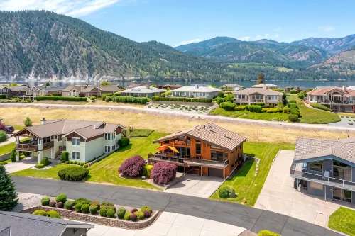 Sunrise Chalet at Wapato Point, Sleeps 12, Half Block to Sandy Beach Waterfront