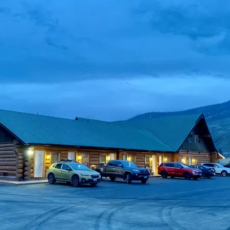 Bear's Claw Lodge Отели в г. Кэш Крик