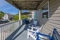 Walk to Manteo Waterfront • 3Br Retreat • Outdoor Shower + Spacious Decks - 3-Sterne