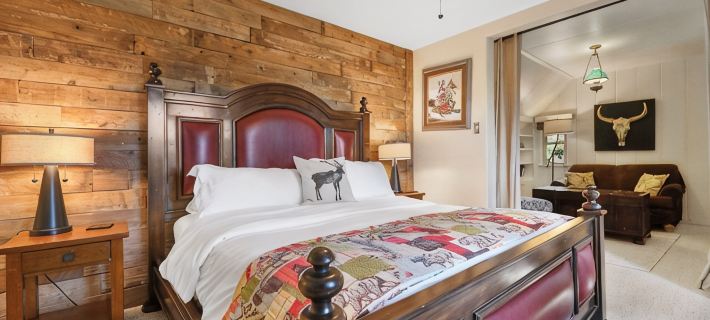 Historic Author's Lodge- Hot Tub As Featured in San Diego Magazine Walk to Town. Hotels in Idyllwild