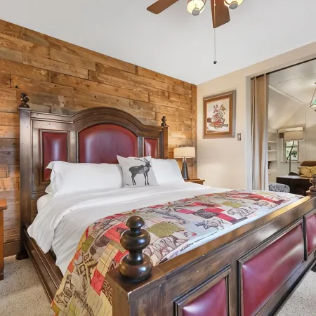 Historic Author's Lodge- Hot Tub As Featured in San Diego Magazine Walk to Town.