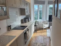 Beautiful 1-bedroom apartment. Perfect for couples, families, or friends. Hotele w: Surbiton