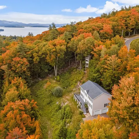 Lake Winnipesaukee & Gunstock · Sleeps 14 · Fire Pit · Hot Tub from OCT