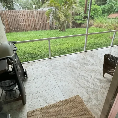 Discount for 30+day stays, fast Wi-Fi, work desk! Pet friendly! Close to beaches