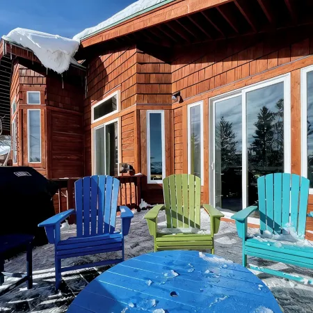 Family Friendly, Gorgeous Views and steps to Tahoe Donner Ski Hill