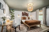 Charming 3 bedroom home minutes from NRG featuring a fire pit/outdoor games - Boutique