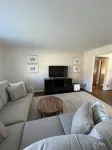 Charming 2-Bedroom Apartment in Cincinnati - Condos