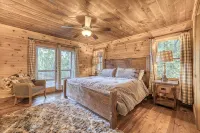VIEWS! Game Room + Hot Tub + Outdoor Fireplace + 3 Decks - Tiny houses