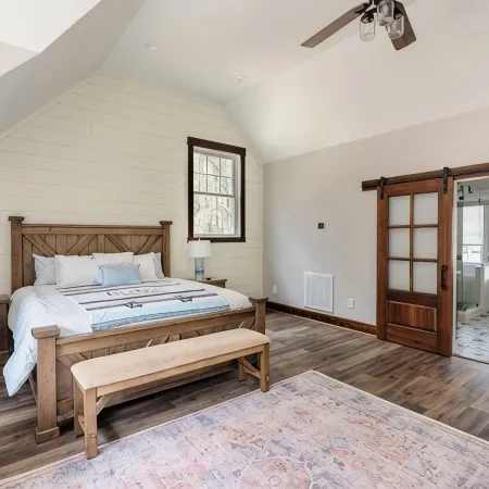 Spacious Luxury Lakefront Home w/ Hottub, Outdoor Sauna, & Gym Near Clemson