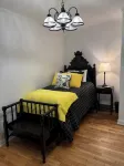 Cozy & Stylish 3 Bedroom Black and White Cottage. Perfect for Families & Groups! - Wi-Fi