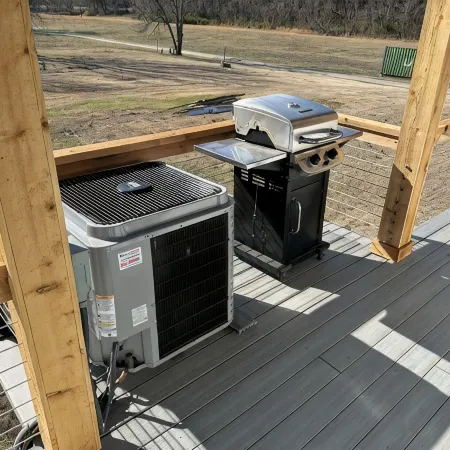 RIVERFRONT  NEW 4-bedroom house with WiFi and AC in Calico Rock