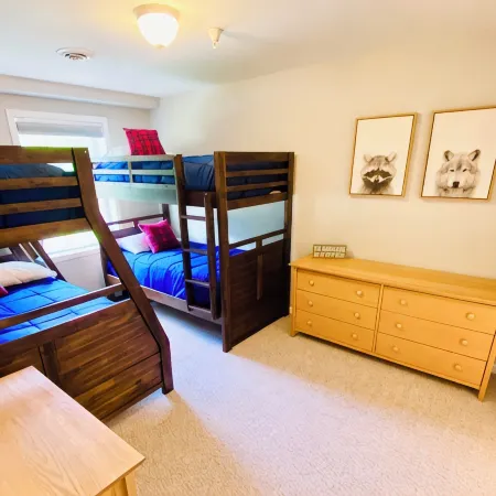 SKI-IN, SKI-OUT! LIFT and MT. VIEWS UNBEATABLE LOCATION for ALL SEASONS! Unit 2