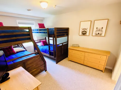 SKI-IN, SKI-OUT! LIFT and MT. VIEWS UNBEATABLE LOCATION for ALL SEASONS! Unit 2 - Wifi
