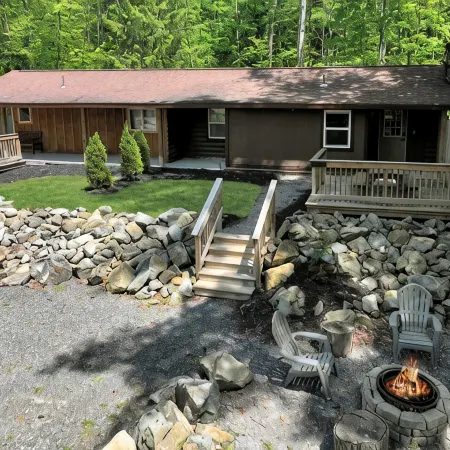 Walk to Beach - Pet friendly Cabin w/ Workspace