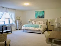 House in Wasaga Only 18 Min Away from Blue Mountain! 5 Min Away from the Beach! Hotels in Wasaga Beach