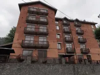 Alpiysky Hotels in Dombay
