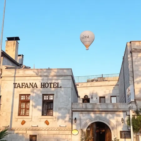 Tafana Cave & Stone Lodge