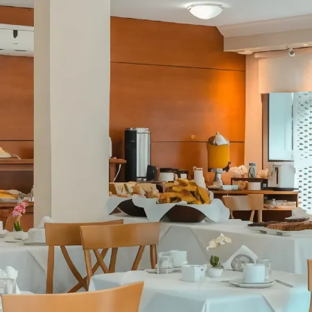 Hotel Sunset Beach Отели рядом с достопримечательностью «Пляж Манса»