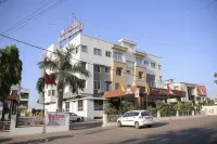 Hotel Devraj Palace - parking